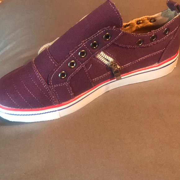 Cute, casual, plum colored canvas shoes - Picture 5 of 6